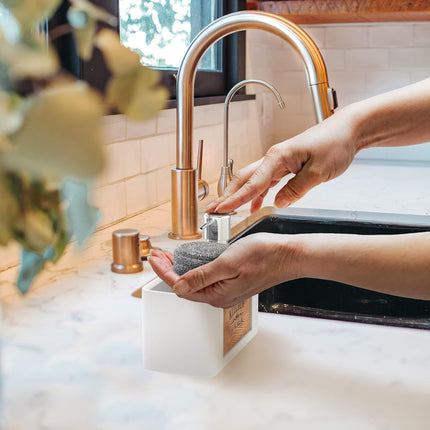Distributeur de savon liquide blanc conçu pour la cuisine