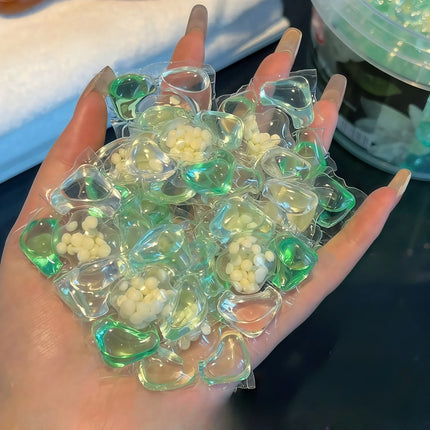 Perles de Lessive Concentrées – 70 Capsules Nettoyantes | Détachage Puissant, Parfum Longue Durée & Linge Éclatant | Détergent Actif Haute Efficacité, Facile à Utiliser – Marque CNDK