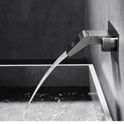 Robinet de salle de bain mural de luxe en laiton gris anthracite avec affichage numérique LED. Robinet de salle de bain monocommande avec eau chaude et froide intégrée.