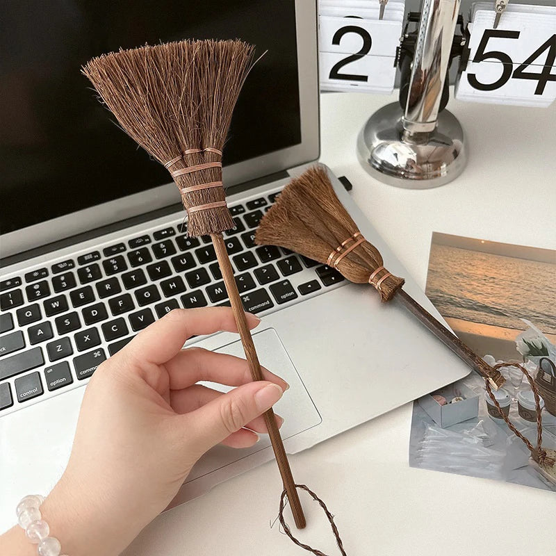 Desktop Broom Creative Simple Household Mini Multi-purpose Cleaning Small Broom Window Crevices Brush Vintage Palm Bristle Brush