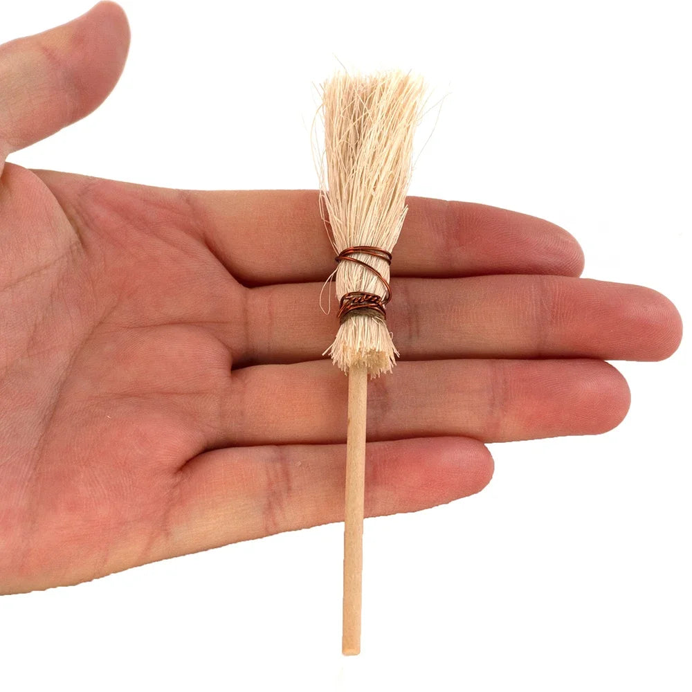 1Pcs 1/12 Dollhouse Miniature Accessories Mini Wooden Broom Model for Doll House Decoration ob11 bjd