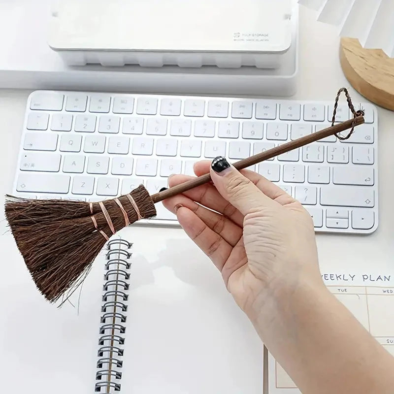 Desktop Broom Creative Simple Household Mini Multi-purpose Cleaning Small Broom Window Crevices Brush Vintage Palm Bristle Brush