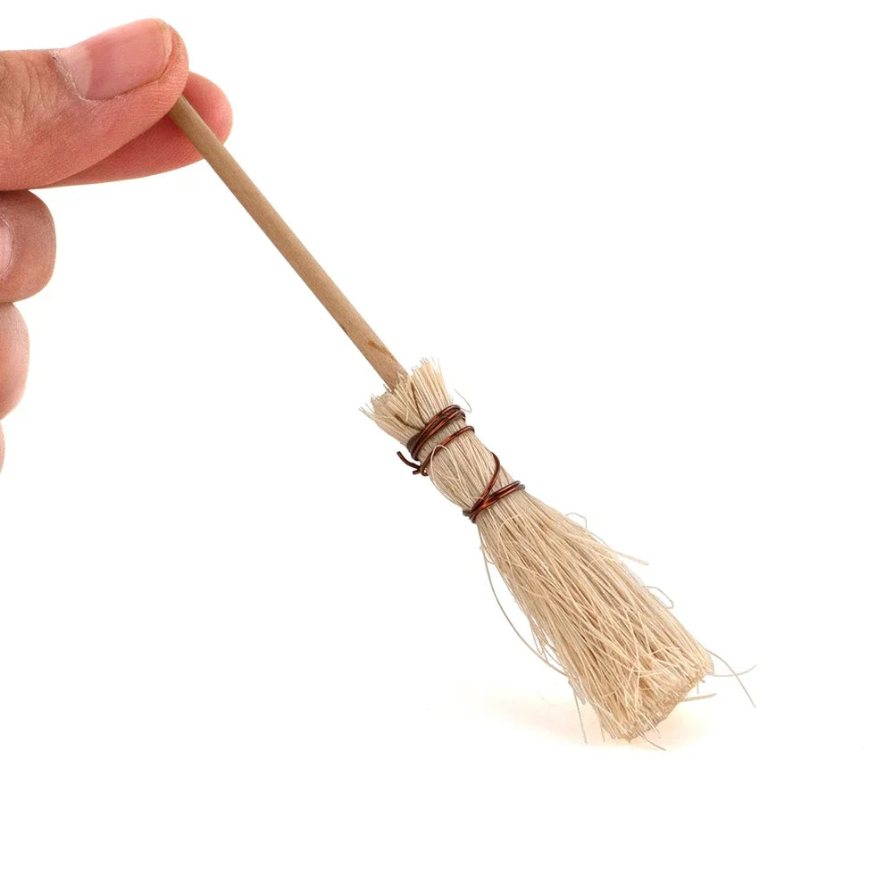 1Pcs 1/12 Dollhouse Miniature Accessories Mini Wooden Broom Model for Doll House Decoration ob11 bjd