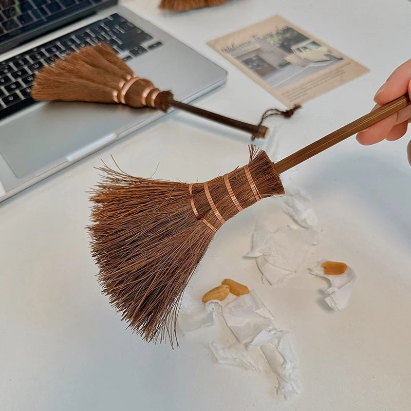Desktop Broom Creative Simple Household Mini Multi-purpose Cleaning Small Broom Window Crevices Brush Vintage Palm Bristle Brush