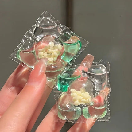 Perles de Lessive Concentrées – 70 Capsules Nettoyantes | Détachage Puissant, Parfum Longue Durée & Linge Éclatant | Détergent Actif Haute Efficacité, Facile à Utiliser – Marque CNDK