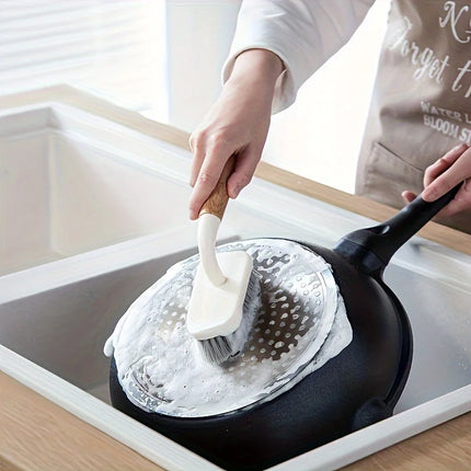 Brosse de nettoyage multi-surfaces à poils durs et long manche en bois