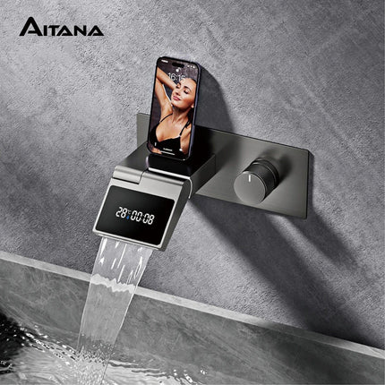 Robinet de salle de bain mural de luxe en laiton gris anthracite avec affichage numérique LED. Robinet de salle de bain monocommande avec eau chaude et froide intégrée.