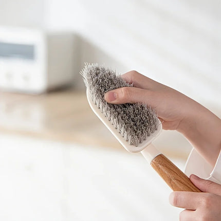 Brosse de nettoyage multi-surfaces à poils durs et long manche en bois
