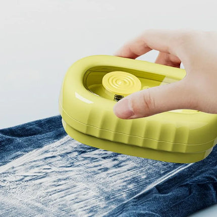 Brosse de nettoyage multifonctionnelle pour vêtements avec distributeur de savon