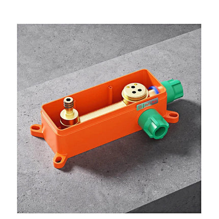 Robinet de salle de bain mural de luxe en laiton gris anthracite avec affichage numérique LED. Robinet de salle de bain monocommande avec eau chaude et froide intégrée.